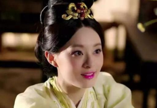 侍女因长得美丽被献给皇帝，生下孩子后结局却很凄惨