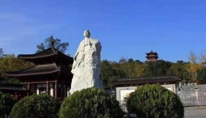 李白为何叫青莲居士？<a href=https://www.lishiji.cn/lishi/1666/ target=_blank class=infotextkey>揭秘</a>“青莲居士”的由来及含义