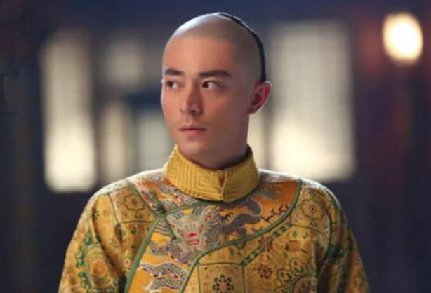 岳钟琪被雍正判斩监侯，为什么乾隆还信任他？