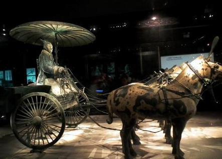 秦始皇马车上的伞到底有什么秘密 为何专家都自叹不如呢