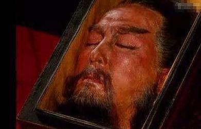 关羽死后睁眼,曹操砍树流血是真的吗 究竟是迷信还是谣言 关羽死后睁眼,曹操砍树流血是真的吗 究竟是迷信还是谣言