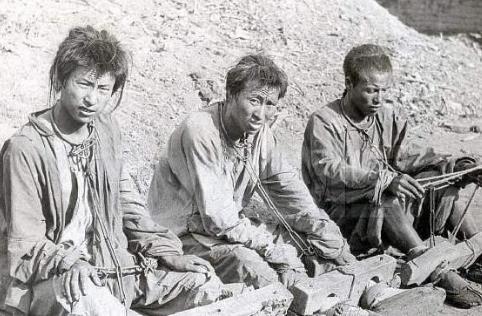 古代犯人为什么要发配到千里之外呢 难道比坐大牢还要划算吗