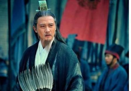 诸葛亮为什么一直都拿着扇子？冬天也不离手？