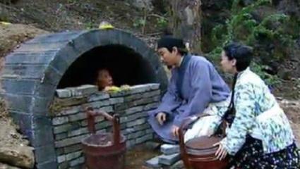 古代孝子把父母关进瓦罐是怎么回事?为什么会有这种习俗?
