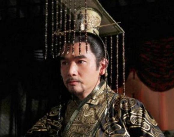 王妃惩罚小妾，却被王爷赶出门改嫁给村夫