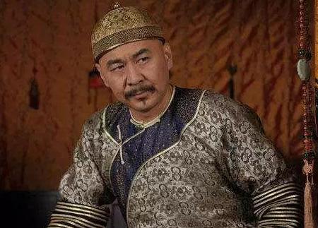 他是清朝时期的一个小小的知县 因为得罪皇帝身边的太监而连升三级 他是清朝时期的一个小小的知县 因为得罪皇帝身边的太监而连升三级