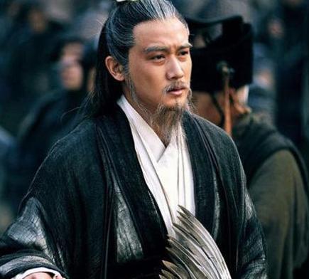 诸葛亮在空城计中打开城门也就算了 为什么还让士兵在外面扫地呢