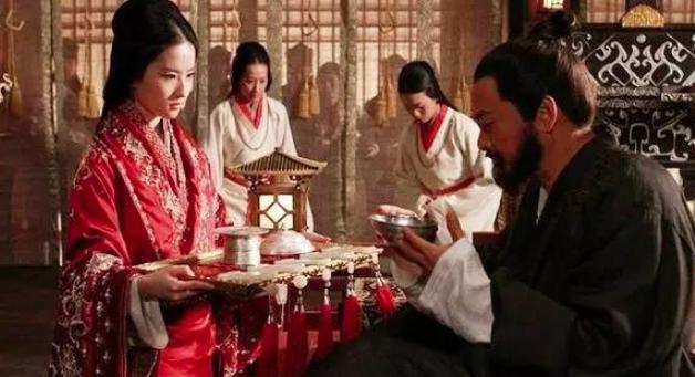 刘备长坂坡败逃,他的两个女儿却落在了曹操手里 刘备长坂坡败逃,他的两个女儿却落在了曹操手里