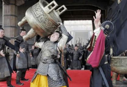 秦武王举鼎绝膑而死,死后大臣一个升官,一个灭族! 秦武王举鼎绝膑而死,死后大臣一个升官,一个灭族!