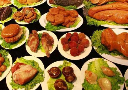 慈禧的生活到底有多奢靡 光一顿饭就100多个菜 慈禧的生活到底有多奢靡 光一顿饭就100多个菜