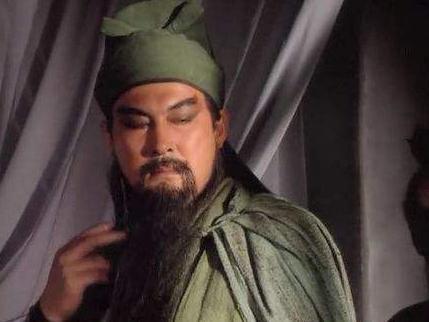 关羽瞧得上的人很少，他为何曾尊称吕布为“吕将军”？