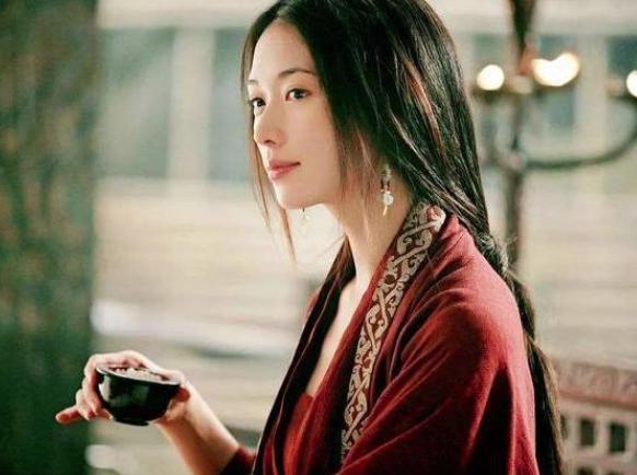 曹操喜欢抢别人的老婆，背后真相是什么？