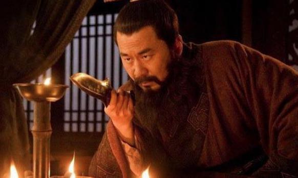 三国著名的衣带诏事件中，刘备为什么要逃走？