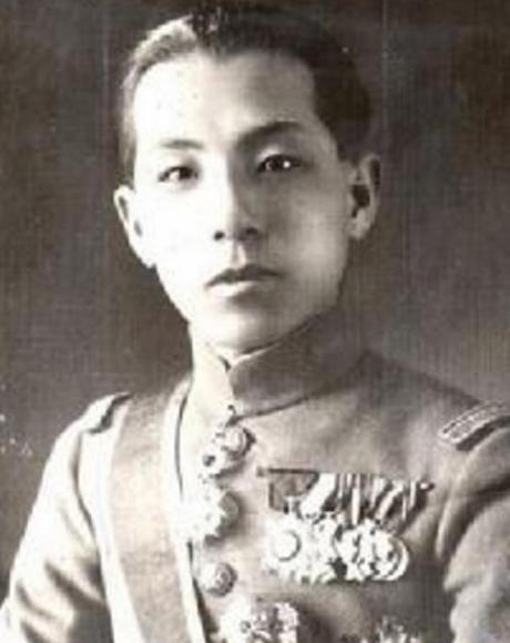 张学良和宣统首次见面,为啥还要三跪九拜? 张学良和宣统首次见面,为啥还要三跪九拜?