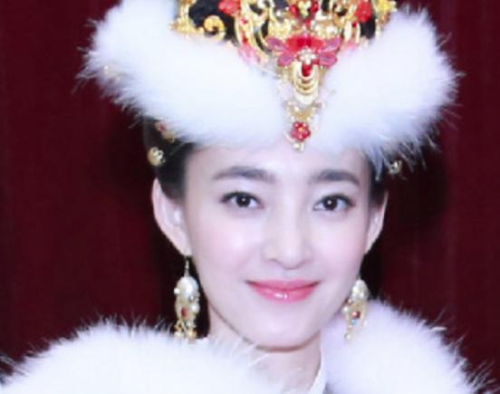 她伺候父子三人，换来了半个世纪的稳定