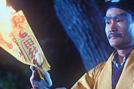为什么僵尸都是穿清朝服饰而不是其他朝代的衣服呢 为什么僵尸都是穿清朝服饰而不是其他朝代的衣服呢