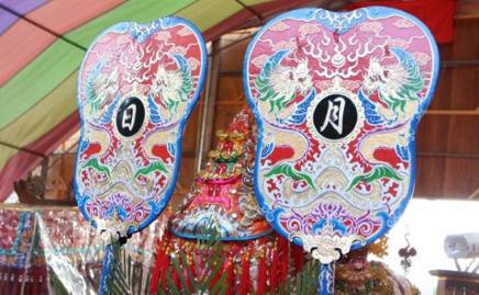 古代皇帝后边的扇子是用来干嘛的 有什么作用呢