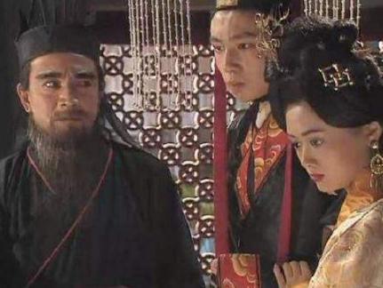 刘备遇见人就说是中山靖王刘胜之后 其中故意说漏了一个重大的隐情 刘备遇见人就说是中山靖王刘胜之后 其中故意说漏了一个重大的隐情