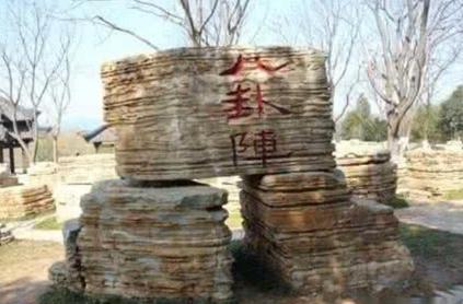 陆逊一行人等被困 黄承彦为什么放走他呢