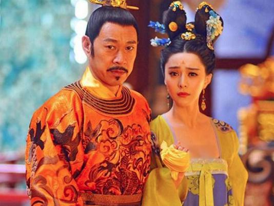 <a href=https://www.lishiji.cn/lishi/10/ target=_blank class=infotextkey>唐<a href=https://www.lishiji.cn/lishi/4754/ target=_blank class=infotextkey>太宗</a></a>为立<a href=https://www.lishiji.cn/lishi/4534/ target=_blank class=infotextkey>太子</a>伤透脑筋，最后给<a href=https://www.lishiji.cn/lishi/8091/ target=_blank class=infotextkey>大臣</a>上演闹剧