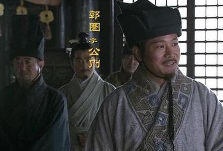 他是袁绍的狗头军师 却一步步将袁绍带入阴沟之中