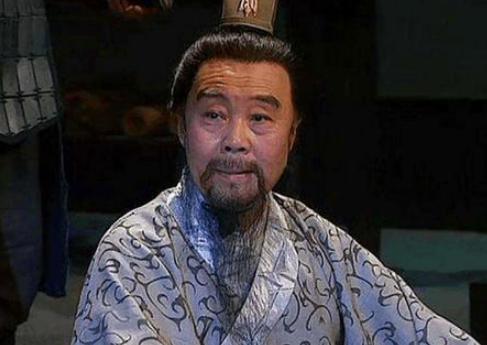 皇帝偷偷在大臣朝服烫个洞,背后有什么原因?