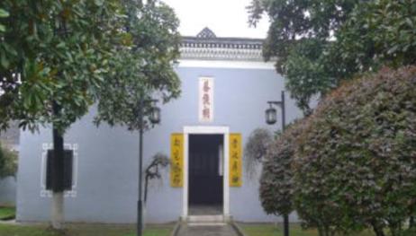 强大的秦王朝为什么只存在了15年？秦汉之间存在什么的差别是什么？