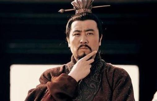 诸葛亮劝谏刘备称帝，当时反对的三个人最后结局如何？