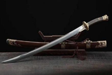 古代的兵器动辄上百斤，古代武将为什么能用这么重的武器？