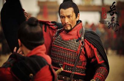 岳母在岳飞背后刺字到底是尽忠报国 还是精忠报国呢 岳母在岳飞背后刺字到底是尽忠报国 还是精忠报国呢