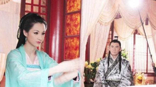 她是有名的红颜祸水，九个男人都是因她而死