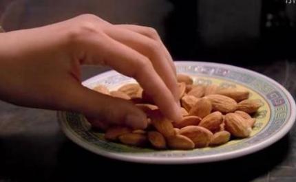 甄嬛传中苦杏仁有毒吗 为什么安陵容吃了就死了