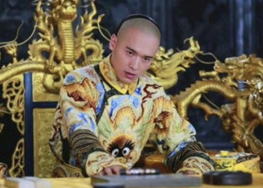 董鄂妃出身不显贵也没有子嗣，为什么能得到顺治百般疼爱？