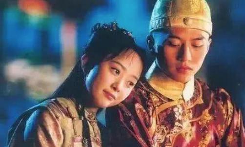 雍正1周岁抓周，拿着毛笔写了一个字差点气死康熙