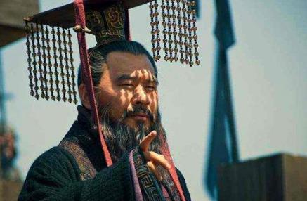 曹操跟许褚是什么关系？为什么曹操学狗叫许褚能这么肆无忌惮？