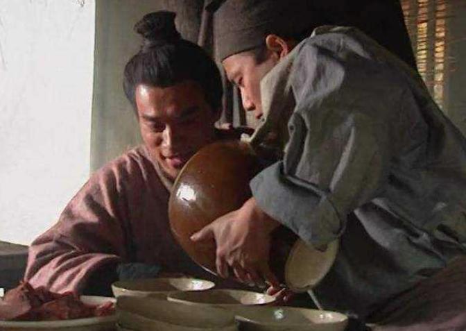 梁山好汉里除了武松还有谁的酒量最好？