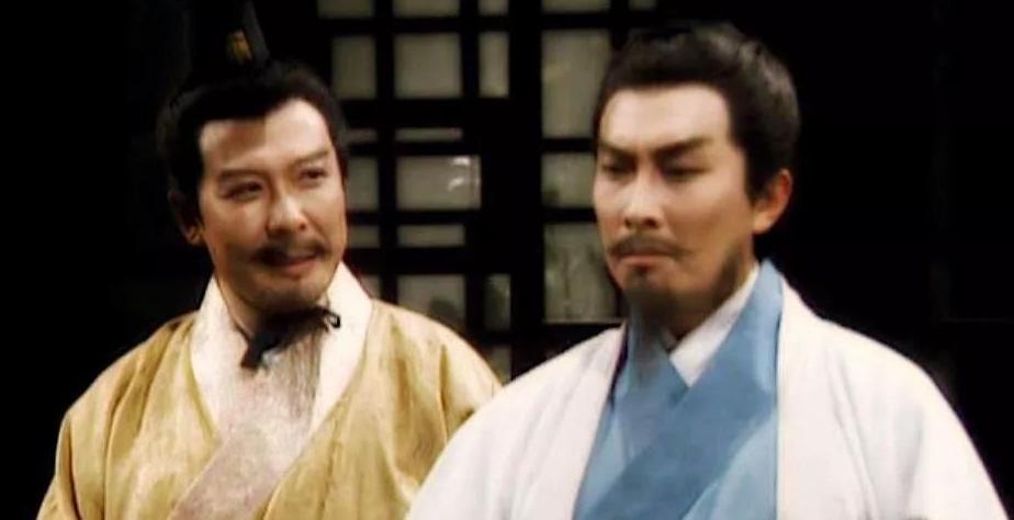 曹操孙权都比刘备势力大,诸葛亮那么聪明,为何最后却投靠刘备?