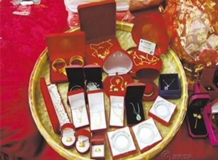古代的彩礼与聘礼种类比较繁多 古人结婚时都送什么东西呢 古代的彩礼与聘礼种类比较繁多 古人结婚时都送什么东西呢
