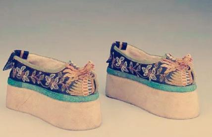 古代女子穿高跟鞋也就算了 为何男子也有高跟鞋出现呢