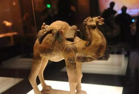 <a href=https://www.lishiji.cn/lishi/6280/ target=_blank class=infotextkey>古代中国</a>没有骆驼,唐三彩为什么有很多马和骆驼? <a href=https://www.lishiji.cn/lishi/2450/ target=_blank class=infotextkey>古代</a>中国没有骆驼,唐三彩为什么有很多马和骆驼?