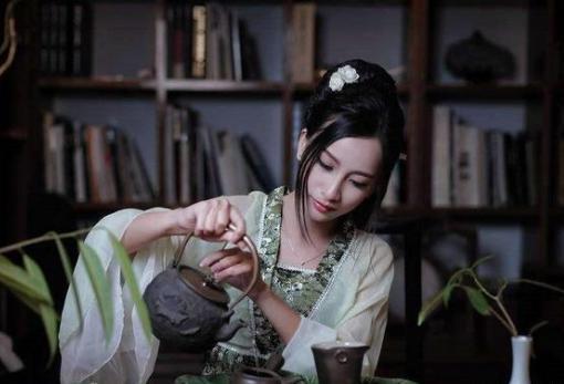 孙权为儿子求娶关羽女儿。关羽为什么会发怒？