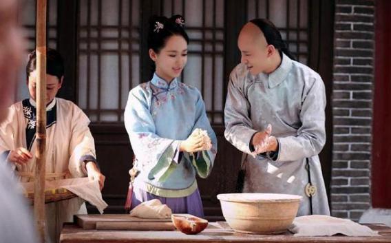 她未<a href=https://www.lishiji.cn/lishi/6110/ target=_blank class=infotextkey>生育</a>子女却成了皇后，死后康熙亲自送葬