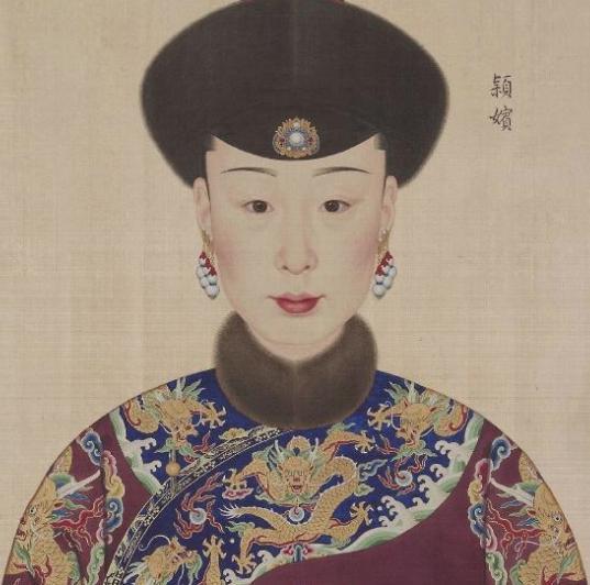 颖贵妃:比乾隆小18岁,一生未育却能晋升贵妃 <a href=https://www.lishiji.cn/lishi/4152/ target=_blank class=infotextkey>颖<a href=https://www.lishiji.cn/lishi/4807/ target=_blank class=infotextkey>贵妃</a></a>:比乾隆小18岁,一生未育却能晋升贵妃