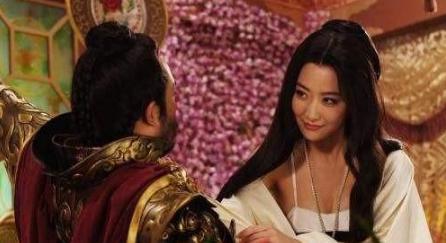 皇后的亲嫂子为谋皇后位，竟与13岁皇帝私通杀光原夫家！