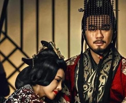 关羽被杀之后 为什么孙权会向曹操称臣甚至劝曹操称帝呢