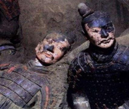兵马俑为什么都是单眼皮的?兵马俑本来是什么颜色的? 兵马俑为什么都是单眼皮的?兵马俑本来是什么颜色的?