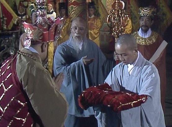 观音菩萨送的袈裟唐僧为何不穿？是因为舍不得才不穿的吗