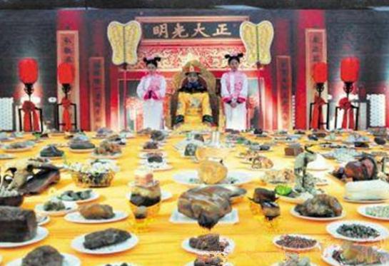 乾隆皇帝的年夜饭吃什么？有多少个菜品？