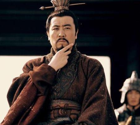 徐州大战双方的兵力差不多 为什么刘备会败的那么惨呢 徐州大战双方的兵力差不多 为什么刘备会败的那么惨呢