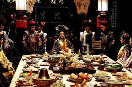 古代皇帝吃饭的排场有多大 一顿饭到底有多少菜呢 古代皇帝吃饭的排场有多大 一顿饭到底有多少菜呢